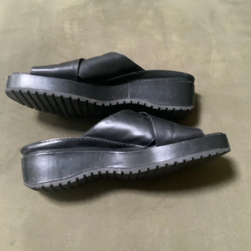 Cole Haan • (9.5) Black Leather Slide Sandals